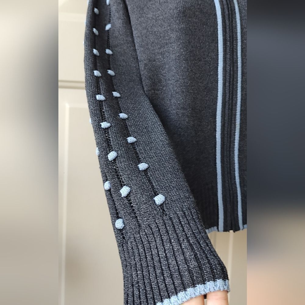St. John Knit COLLECTION  Gray Blue Santana Popcorn Stitch JACKET SZ 4 - Picture 3 of 15